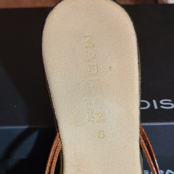 Madison Addison-l tobacco size 8 sandal - Picture 3 of 10